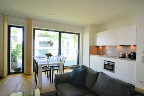 Modern möblierte Wohnung mit großer Terrasse in ruhiger, grüner Umgebung - Photo 1