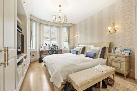 5 bedroom flat in Marylebone Road - Photo 3