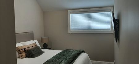 Fully furnished, this stunning two bedroom, two bathroom apartment with open plan living, dining and kitchen is waiting for you! - Photo 2