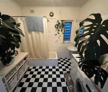 St Kilda East - Photo 6