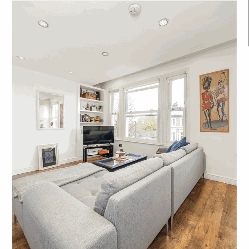 2 Bed Flat, Lavender Hill, SW11 - Photo 1