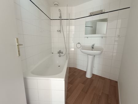 Location Appartement 2 pièces 50m² REIMS 51100 - Photo 3