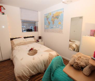 1 bedroom in a house share to rent - Photo 5