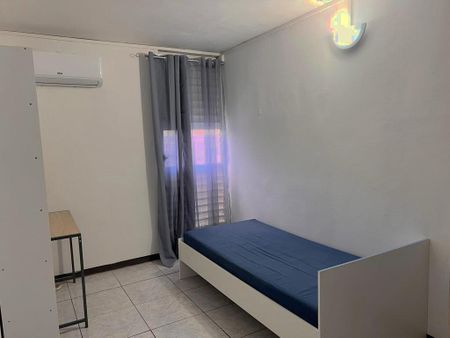 Location Appartement 5 pièces 71m² LES ABYMES 97139 - Photo 3