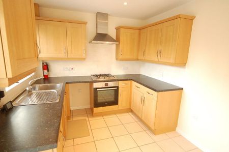 3 bedroom semi-detached house to rent - Photo 4