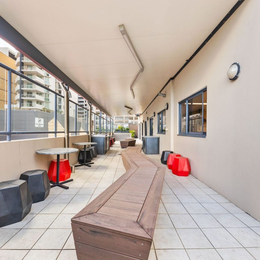 Furnished Studio in Prime City Location - Photo 1