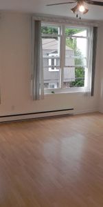 Beau 4 1/2 au Centre-ville, quartier St-Sauveur à Québec - Photo 3