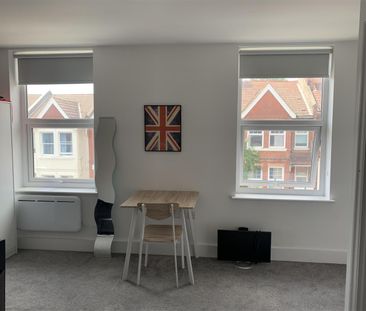 Caburn Road, Hove - Photo 3