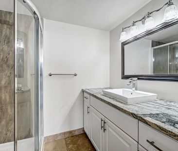 For Lease - 2759 Carousel Crescent Unit# 1605, Blossom Park - Airpo... - Photo 5