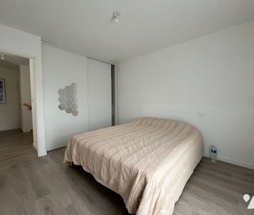 LE RHEU - Maison en lotissement - 2 chambres - jardinet - Photo 4