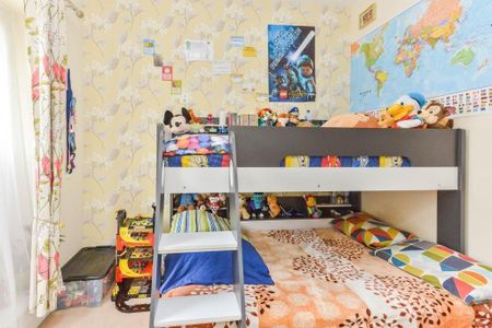 3 bedroom semi-detached house to rent - Photo 2