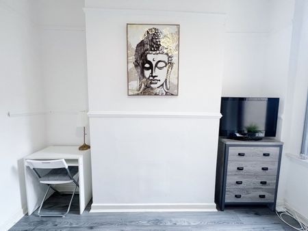 Room in a Shared House, Chirkdale Street, L4 - Photo 5