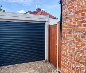 3 bedroom end of terrace house to rent - Photo 4