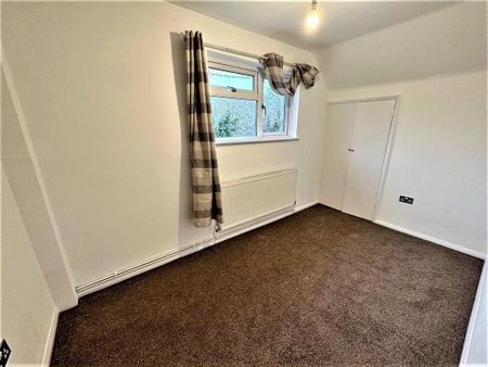 3 bedroom flat to rent - Photo 4