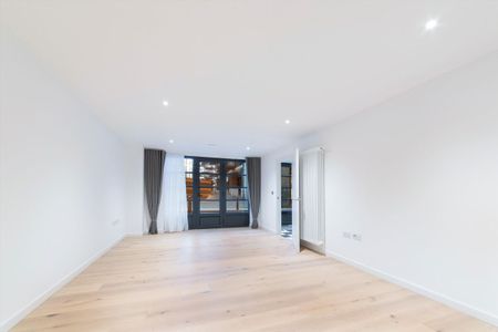 Townhouse to let in Orchard Place E14 - Photo 4
