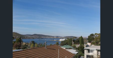 Centrally located family home in quiet location. - Photo 2