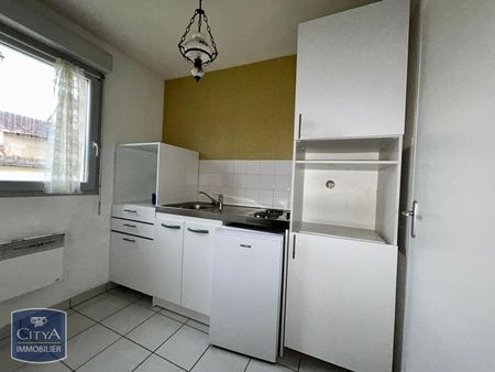 Location Appartement 2 pièces 47m² ST AMAND MONTROND 18200 - Photo 2