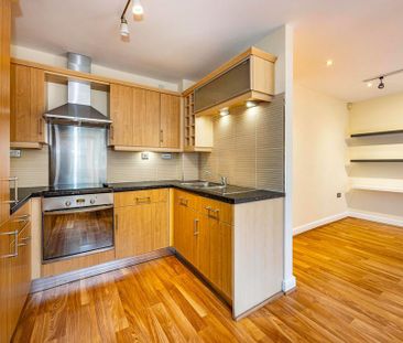 2 bedroom flat to rent - Photo 2