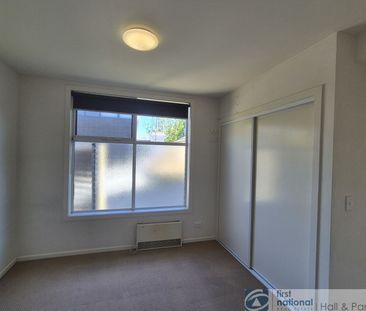 Bright and spacious 1-bedroom apartment - Photo 2