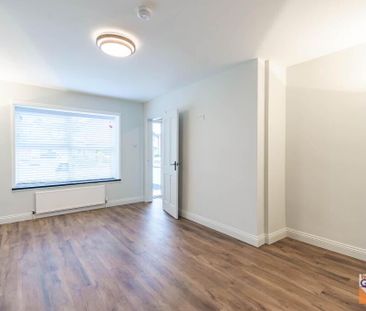 8 Roseville Park, Lisburn, BT27 4XT - Photo 3