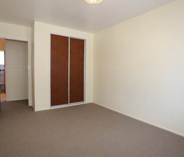 Three bedroom freshly renovated unit - Photo 4