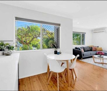 18 Sibyl Street, Southport QLD 4215 - House For Rent | Domain - Photo 2