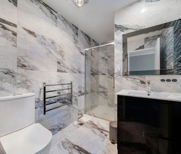 199D Whitney St - Near New- 3 Bedroom Townhouses - Photo 3