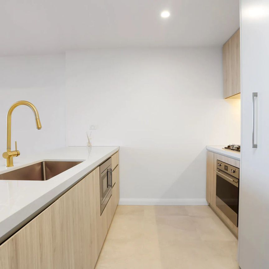 Contemporary Two-Bedroom Apartment – Steps to Metro - Photo 2