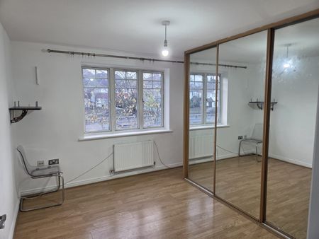 2 Bed Flat, Caledonia Court, NW4 - Photo 2