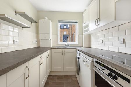 2 bedroom flat to rent - Photo 2