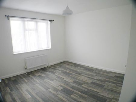 3 bedroom detached house to rent - Photo 2