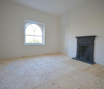 3 bedroom flat to rent - Photo 6