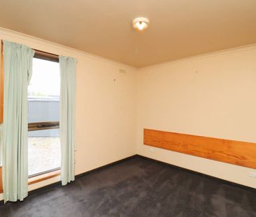 Situated on a Quiet Internal Block - Photo 2