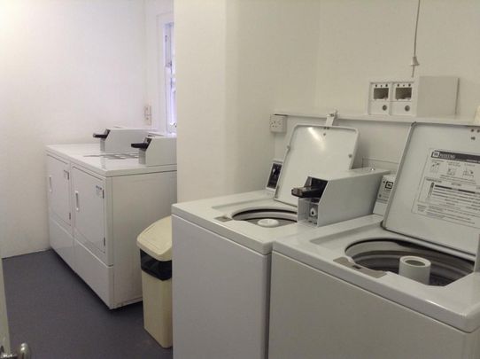 Flat 328 Fulham Palace Road, Fulham W6 9HH - Photo 1