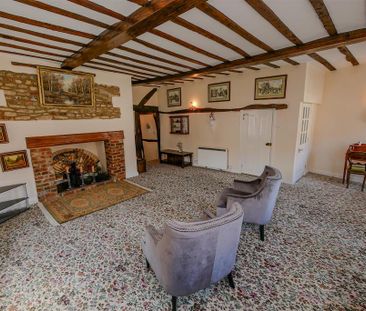 2 bedroom character property to rent - Photo 5