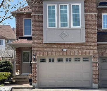 For Lease - 11 Peninsula Crescent, Richmond Hill, Ontario - Photo 2