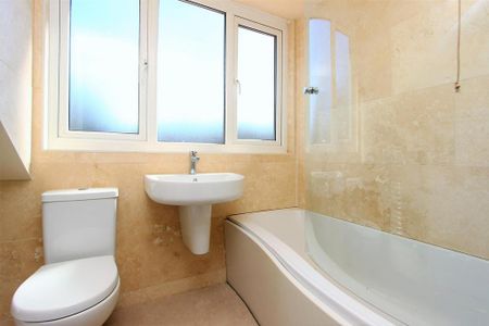 5 bedroom detached bungalow to rent - Photo 5