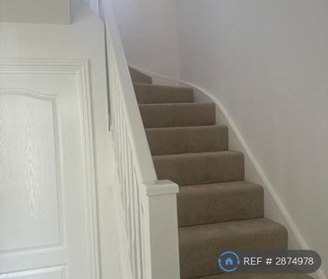 2 bedroom semi-detached house to rent - Photo 5