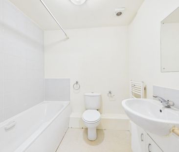 2 bedroom Flat To Let - Photo 6
