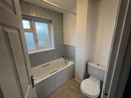2 bedroom semi-detached house to rent - Photo 5