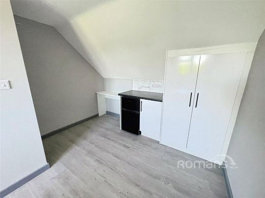 1 bedroom in a house share to rent - Photo 1