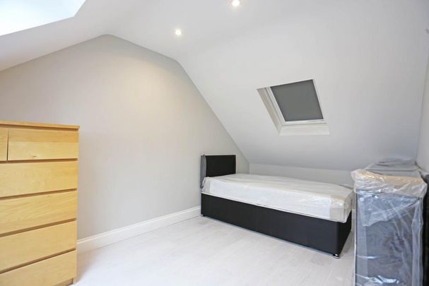 6 bedroom semi-detached house to rent - Photo 1