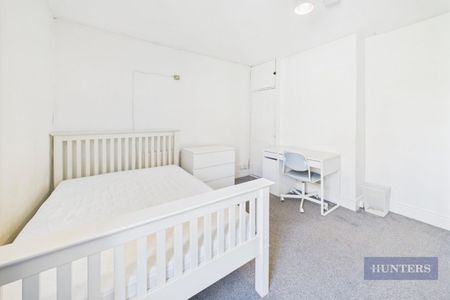 4 bedroom House To Let - Photo 5