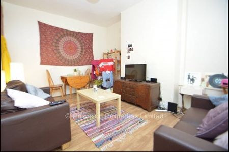 2 Bedroom Student House in Hyde Park - Photo 3