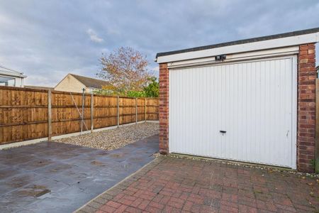 3 bedroom semi-detached house to rent - Photo 4