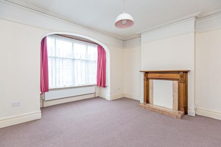 4 bedroom semi-detached house to rent - Photo 4