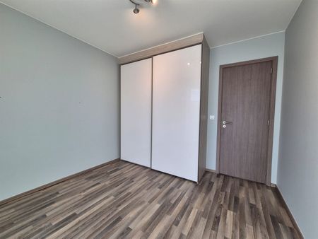 Rijkelijk uitgerust appartement met 2 slaapkamers en terras - Photo 5