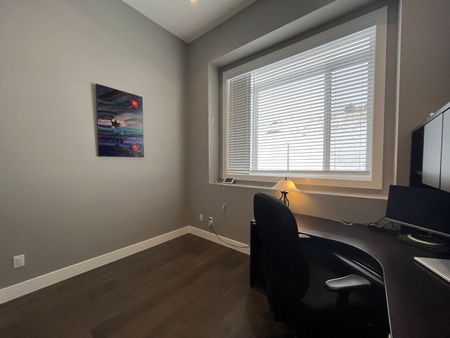 FURNISHED 4 Bed/3.5 Home in Black Mountain - Photo 4