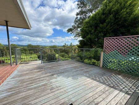 Spacious Three Bedroom Home with Golf Course Views - Photo 2