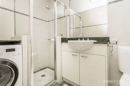 FANTASTIC CIRCULAR QUAY LOCATION | Furnished - Photo 4